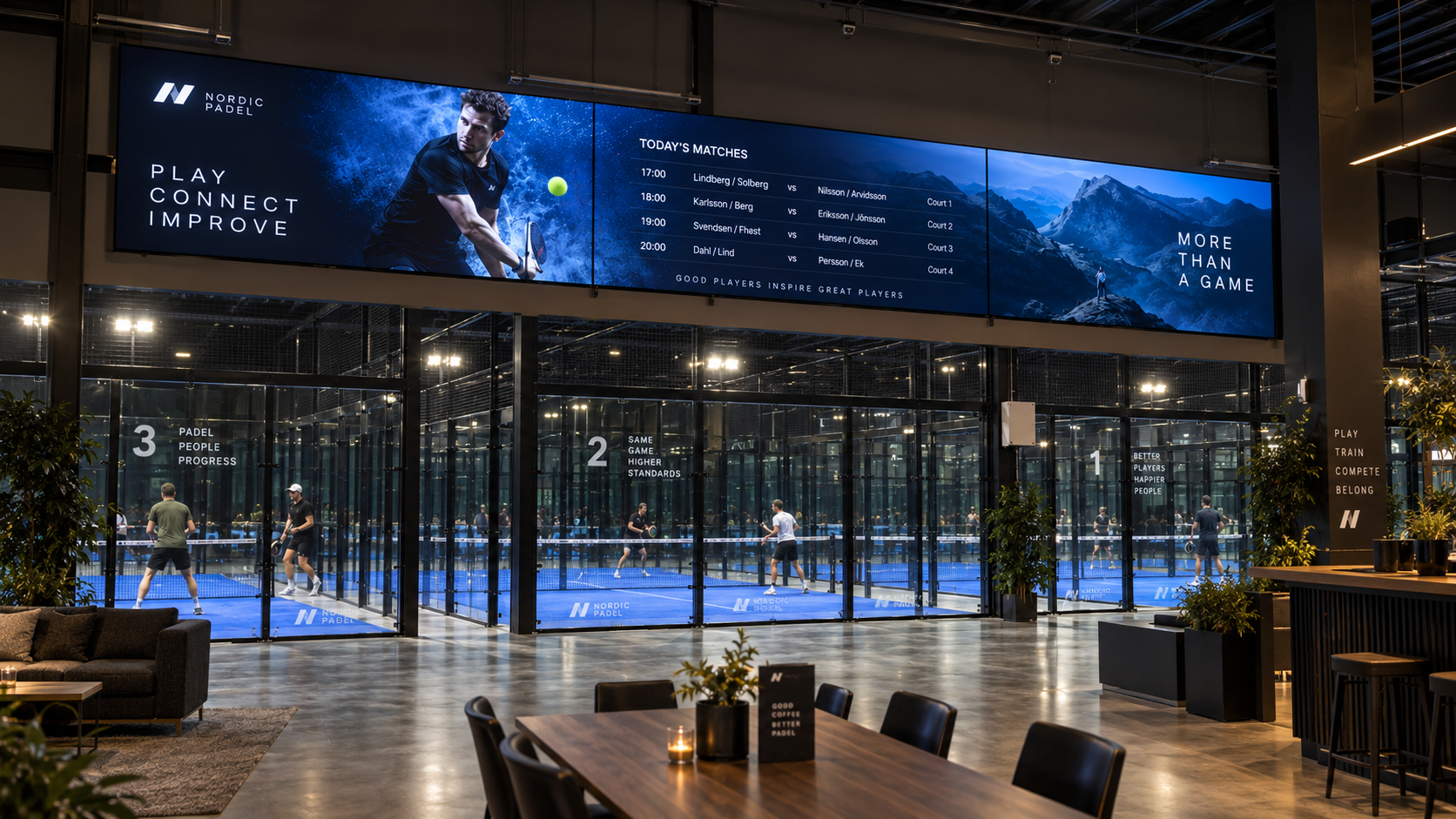 Moderne padelclub met een groot informatiescherm boven de banen en een zitgedeelte op de voorgrond