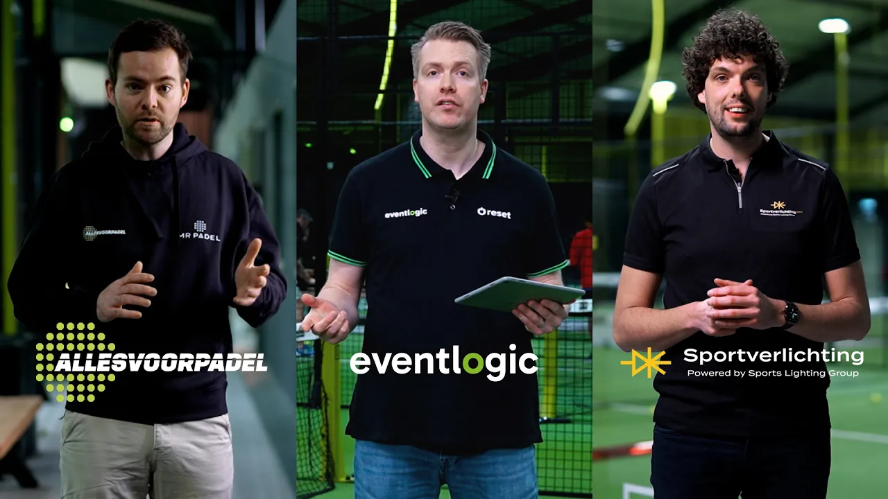 Videoposter met drie sprekers en de logo's van Allesvoorpadel, Eventlogic en Sportverlichting